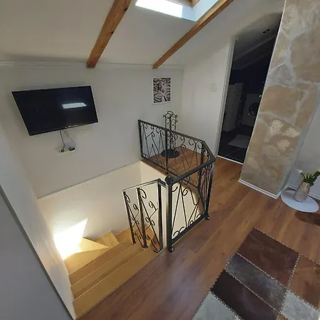 Harisson Apartment *